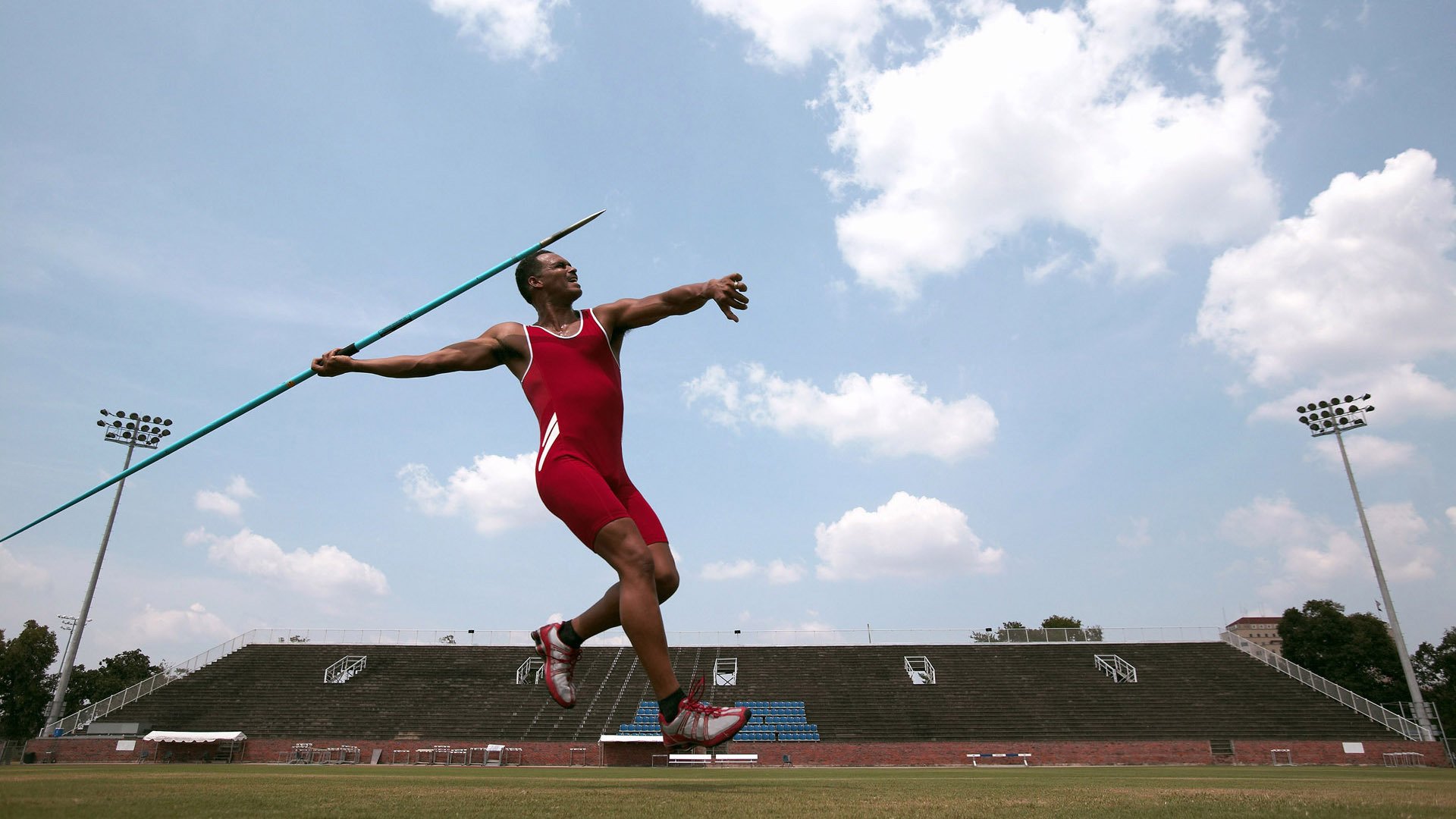校园足球组织足球节庆日打造校园体育文化场景，开展校园足球活动